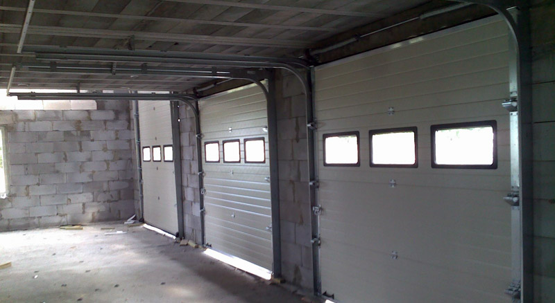 Wybrane zdjęcia z realizacji projektów bram garażowych i przemysłowych
